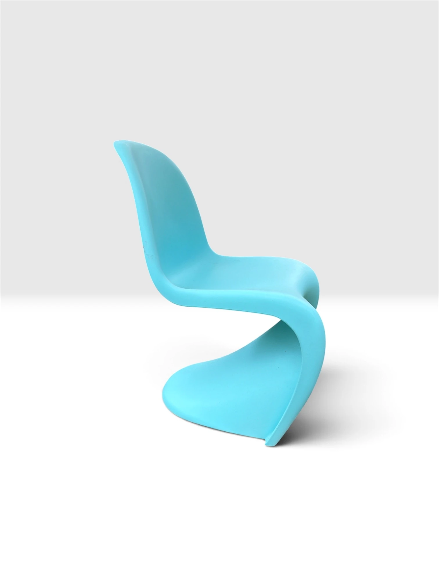Vitra Verner Panton chair in sky blue, side view showing the cantilever curve